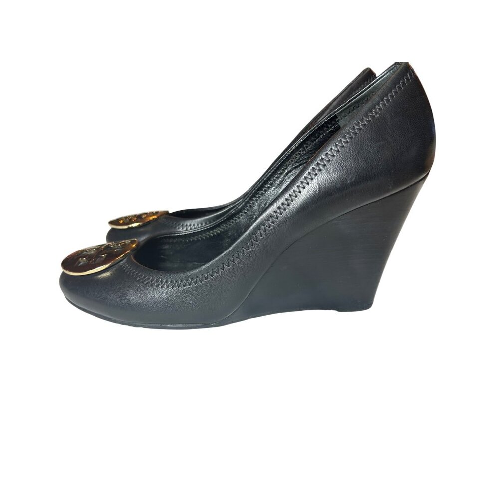 Tory Burch “Sophie” Black Buttery Soft Leather Wedge Pumps Gold Logo Size 10 M - Picture 4 of 9